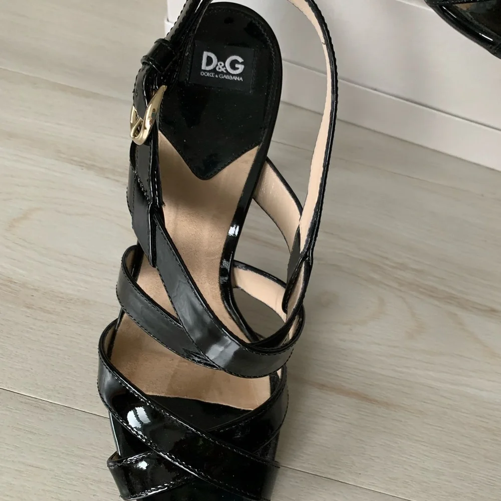 D&G - Dolce &Gabbaba black patent strappy high heel sandals - Picture 12 of 13